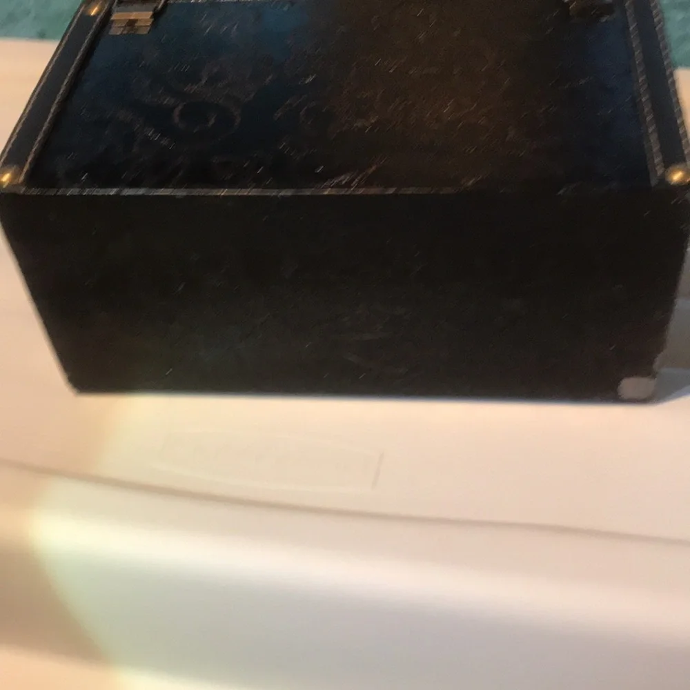 Small Chest - Picture 5 of 16